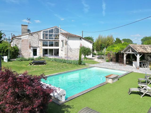 Maison 9 pièces 359 m²