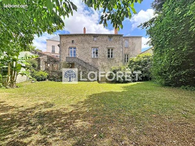 Maison 9 pièces 350 m²