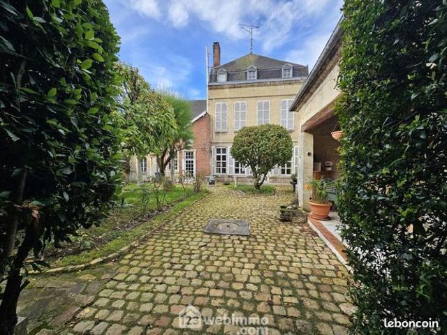 Maison 9 pièces 353 m²
