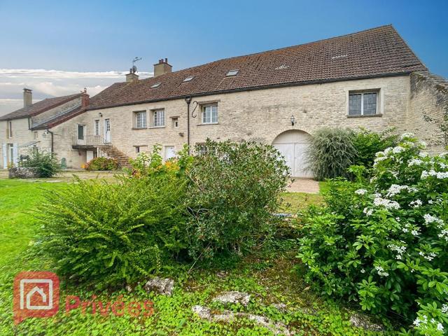 Maison 9 pièces 353 m²