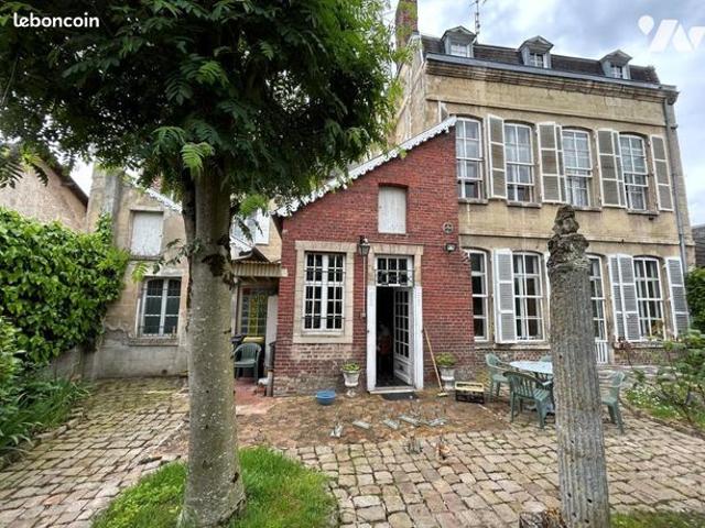 Maison 9 pièces 353 m²