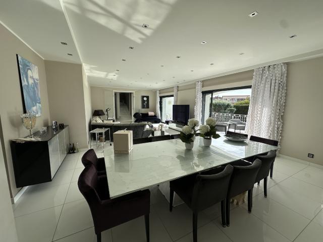 Maison 9 pièces 365 m²