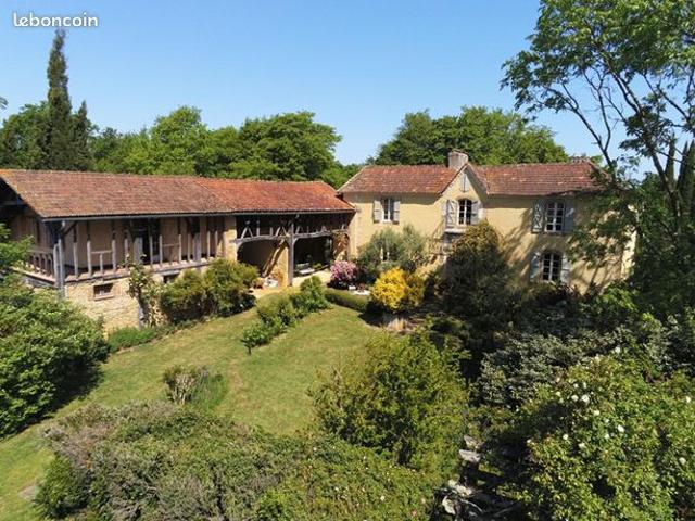 Maison 9 pièces 365 m²