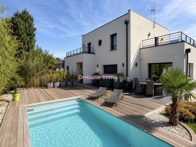 Maison 9 pièces 365 m²