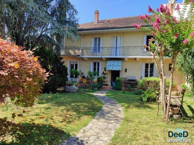 Maison 9 pièces 366 m²