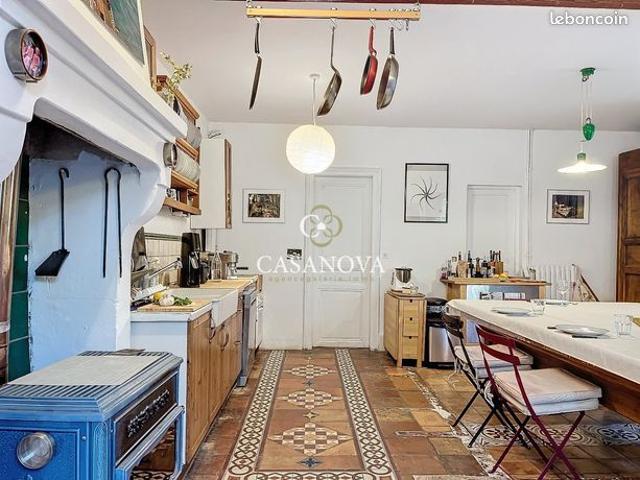 Maison 9 pièces 367 m²