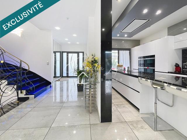 Maison 9 pièces 368 m²