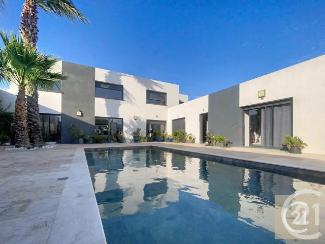 Maison 9 pièces 368 m²