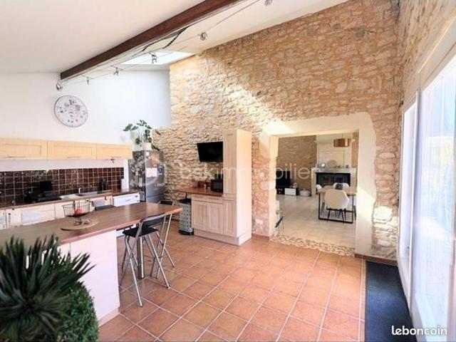 Maison 9 pièces 368 m²