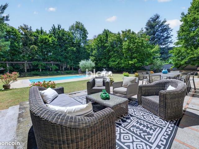 Maison 9 pièces 369 m²