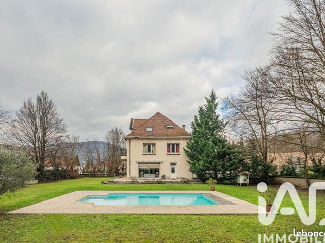 Maison 9 pièces 369 m²
