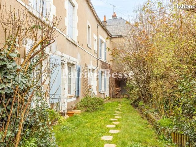 Maison 9 pièces 360 m²