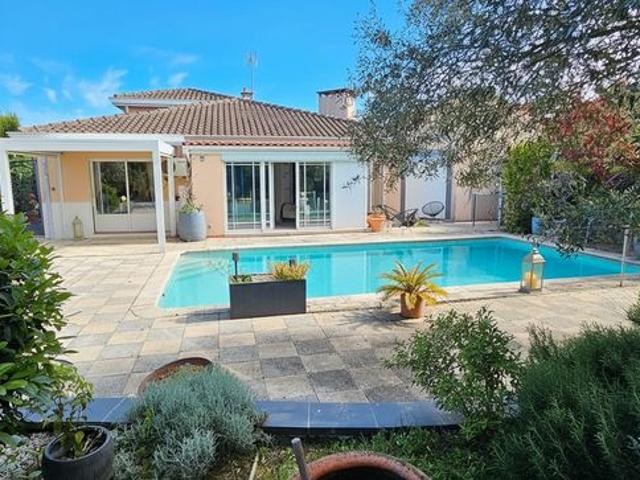 Maison 9 pièces 360 m²