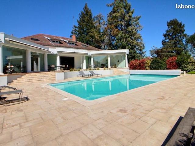 Maison 9 pièces 360 m²