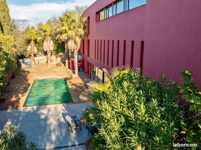 Maison 9 pièces 360 m²