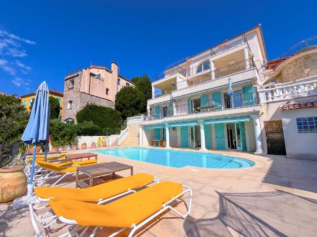 Maison 9 pièces 360 m²