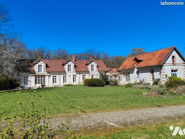 Maison 9 pièces 361 m²