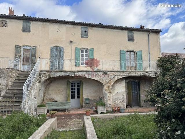 Maison 9 pièces 374 m²