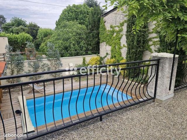 Maison 9 pièces 374 m²