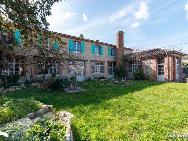 Maison 9 pièces 375 m²