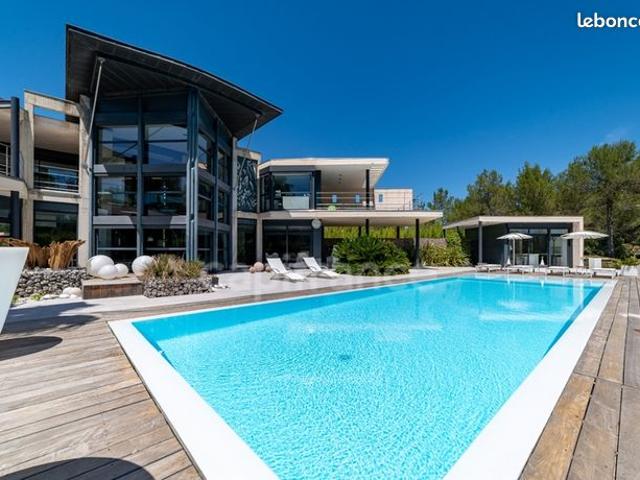 Maison 9 pièces 375 m²