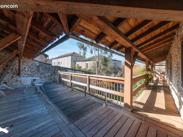 Maison 9 pièces 375 m²