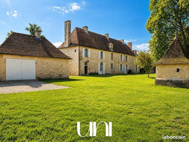 Maison 9 pièces 375 m²