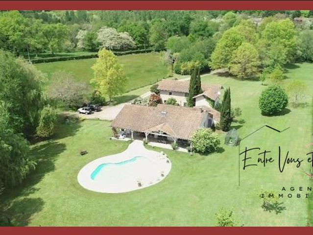 Maison 9 pièces 376 m²