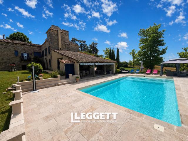 Maison 9 pièces 378 m²