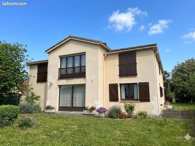 Maison 9 pièces 370 m²