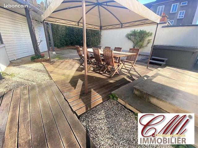 Maison 9 pièces 370 m²