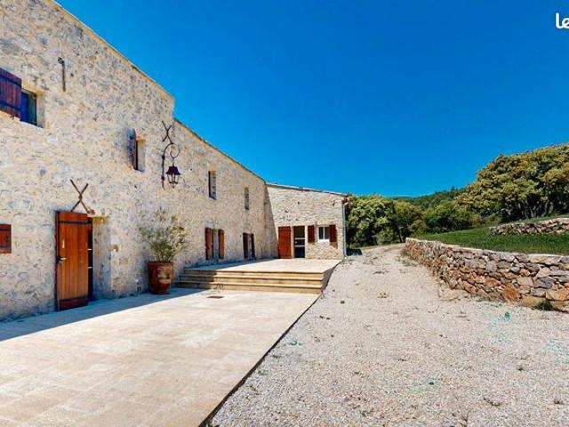 Maison 9 pièces 370 m²