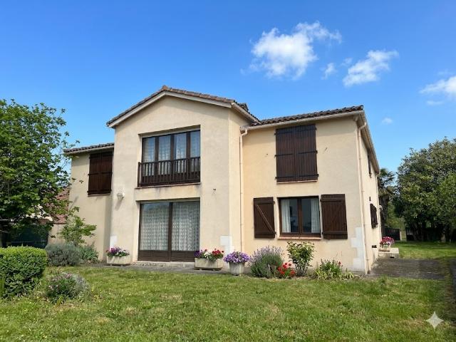 Maison 9 pièces 370m2