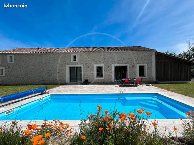 Maison 9 pièces 371 m²