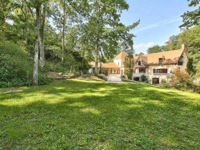 Maison 9 pièces 373 m²