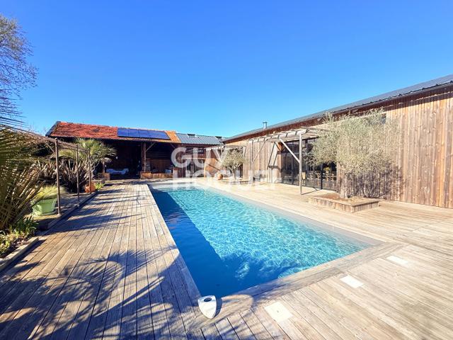 Maison 9 pièces 384 m²