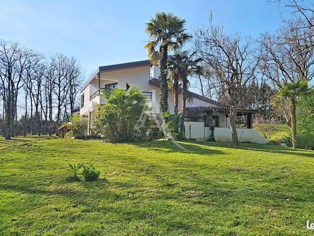 Maison 9 pièces 385 m²