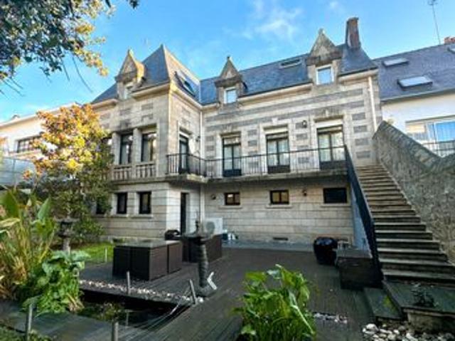 Maison 9 pièces 380 m²