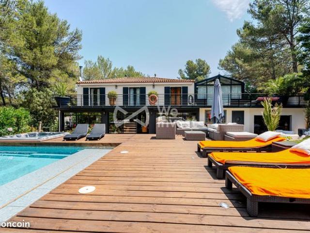Maison 9 pièces 380 m²