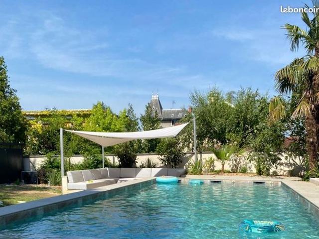 Maison 9 pièces 380 m²