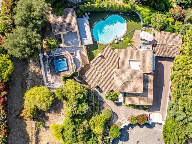 Maison 9 pièces 382 m²