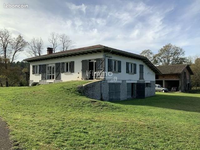 Maison 9 pièces 383 m²