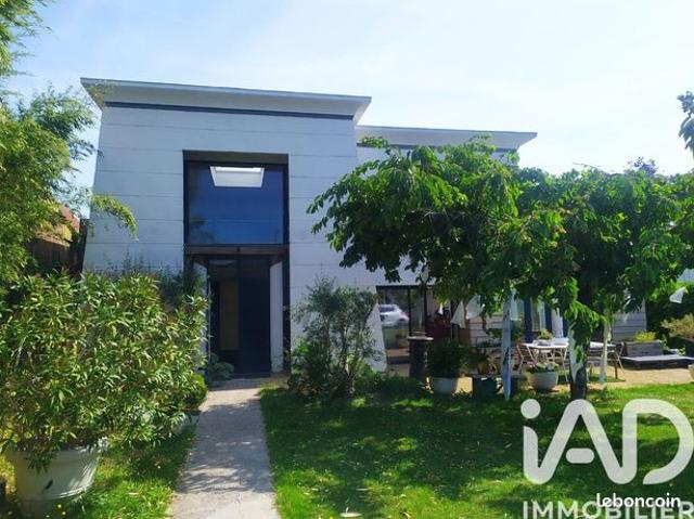 Maison 9 pièces 394 m²
