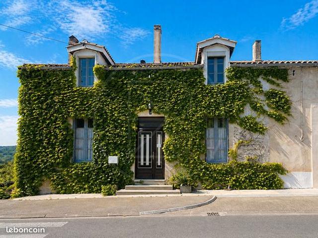Maison 9 pièces 394 m²