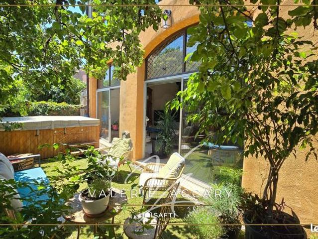 Maison 9 pièces 396 m²