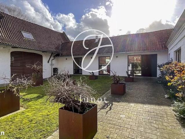 Maison 9 pièces 398 m²