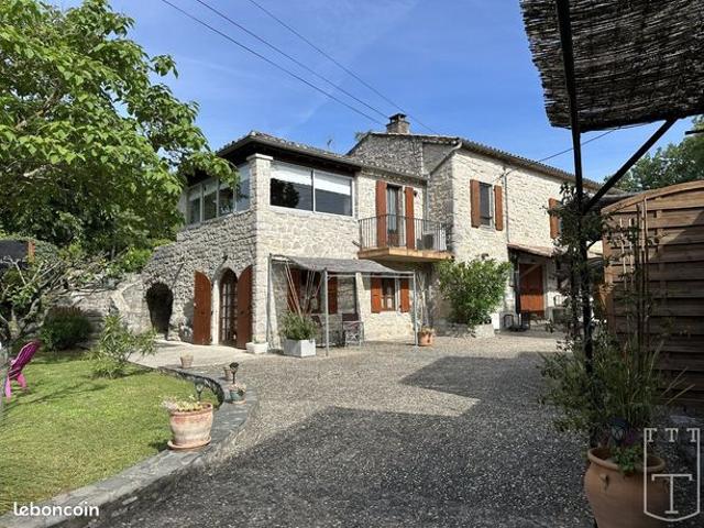 Maison 9 pièces 390 m²