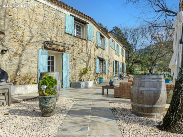 Maison 9 pièces 390 m²