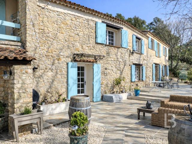 Maison 9 pièces 390 m²
