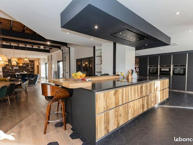 Maison 9 pièces 393 m²